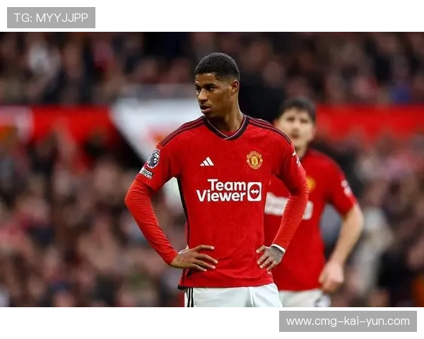 曼联中路推进突破连续成功，拉什福德劲射滑门而过